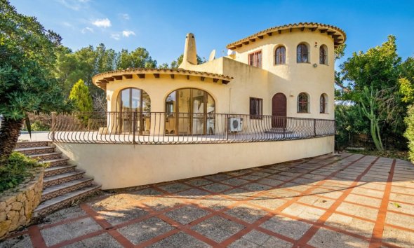 Resale - Villa -
Callosa De Ensarrià - Santa Clara