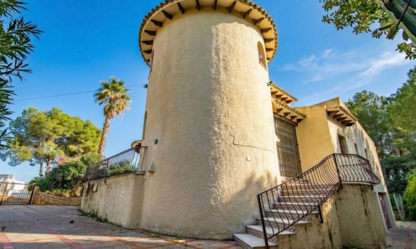 Resale - Villa -
Callosa De Ensarrià - Santa Clara