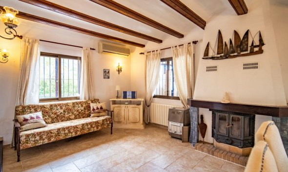 Resale - Villa -
Callosa De Ensarrià - Santa Clara