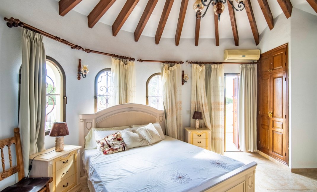 Resale - Villa -
Callosa De Ensarrià - Santa Clara