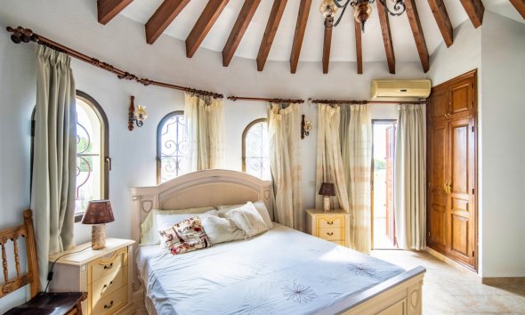 Resale - Villa -
Callosa De Ensarrià - Santa Clara