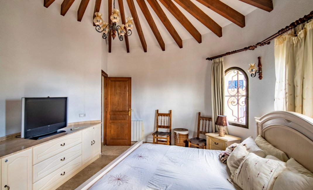 Resale - Villa -
Callosa De Ensarrià - Santa Clara