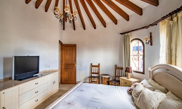 Resale - Villa -
Callosa De Ensarrià - Santa Clara