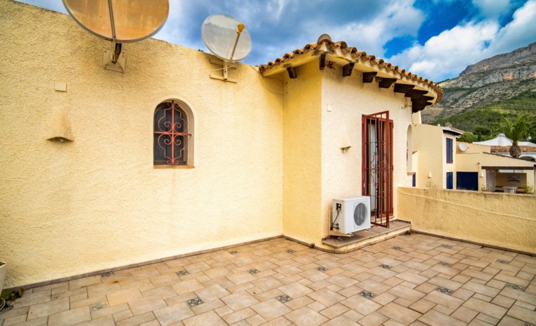 Resale - Villa -
Callosa De Ensarrià - Santa Clara