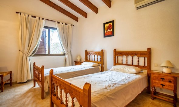 Resale - Villa -
Callosa De Ensarrià - Santa Clara