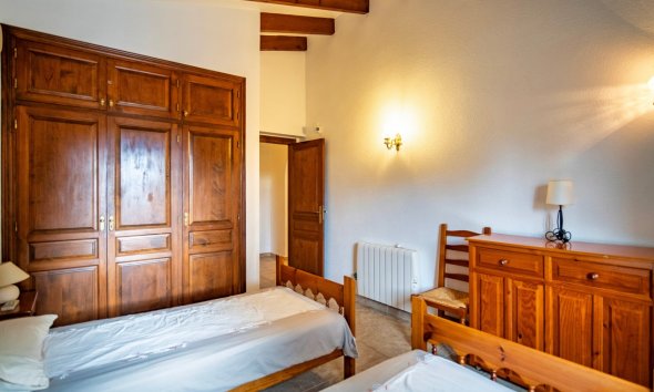 Resale - Villa -
Callosa De Ensarrià - Santa Clara