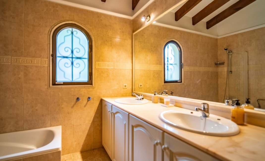 Resale - Villa -
Callosa De Ensarrià - Santa Clara