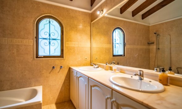 Resale - Villa -
Callosa De Ensarrià - Santa Clara