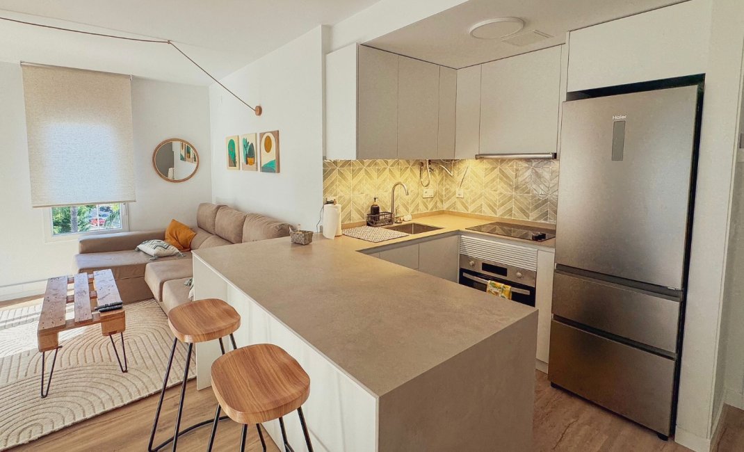 Alquiler corta estancia - Apartamento / piso -
Albir