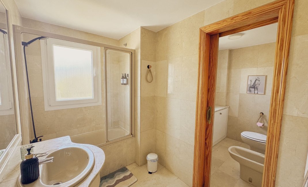 Alquiler corta estancia - Apartamento / piso -
Albir