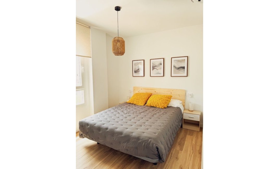 Alquiler corta estancia - Apartamento / piso -
Albir