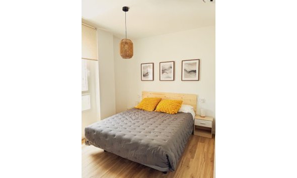 Alquiler corta estancia - Apartamento / piso -
Albir