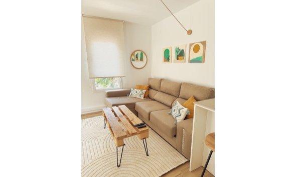 Alquiler corta estancia - Apartamento / piso -
Albir