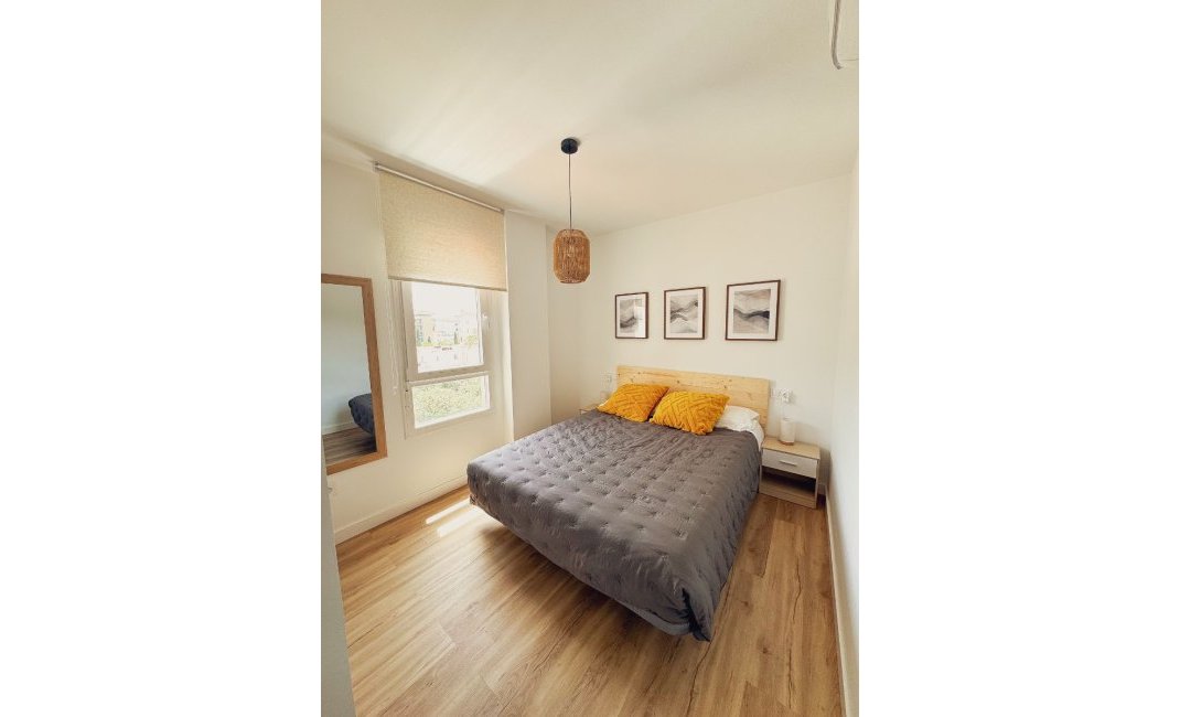 Alquiler corta estancia - Apartamento / piso -
Albir