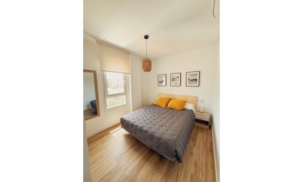 Alquiler corta estancia - Apartamento / piso -
Albir