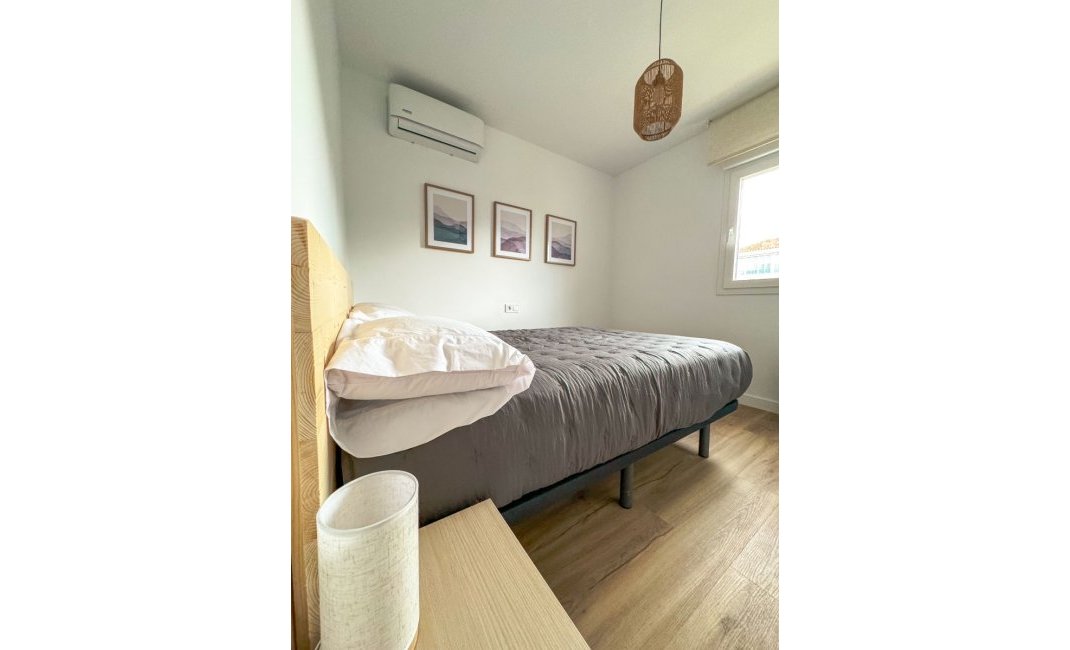 Alquiler corta estancia - Apartamento / piso -
Albir