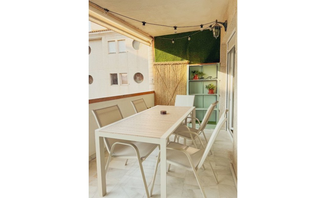 Alquiler corta estancia - Apartamento / piso -
Albir