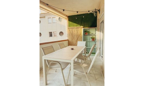 Alquiler corta estancia - Apartamento / piso -
Albir