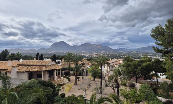 Reventa - Chalet / Villa  -
Albir