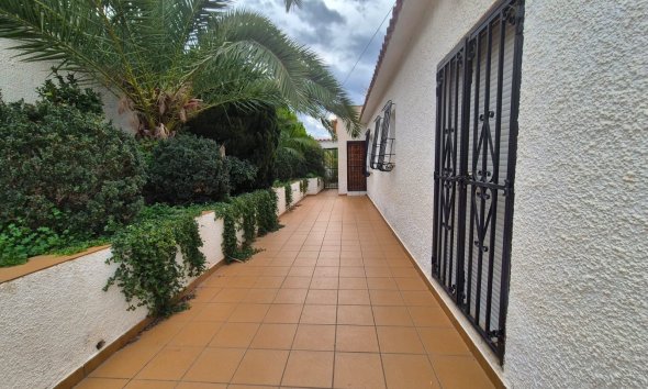 Reventa - Chalet / Villa  -
Albir