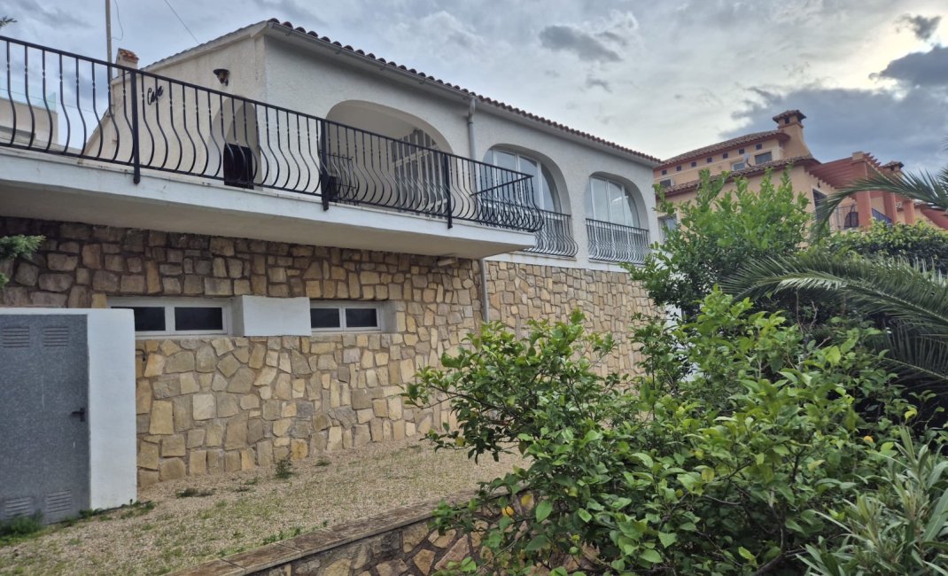 Reventa - Chalet / Villa  -
Albir