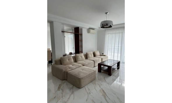 Resale - Villa -
Altea