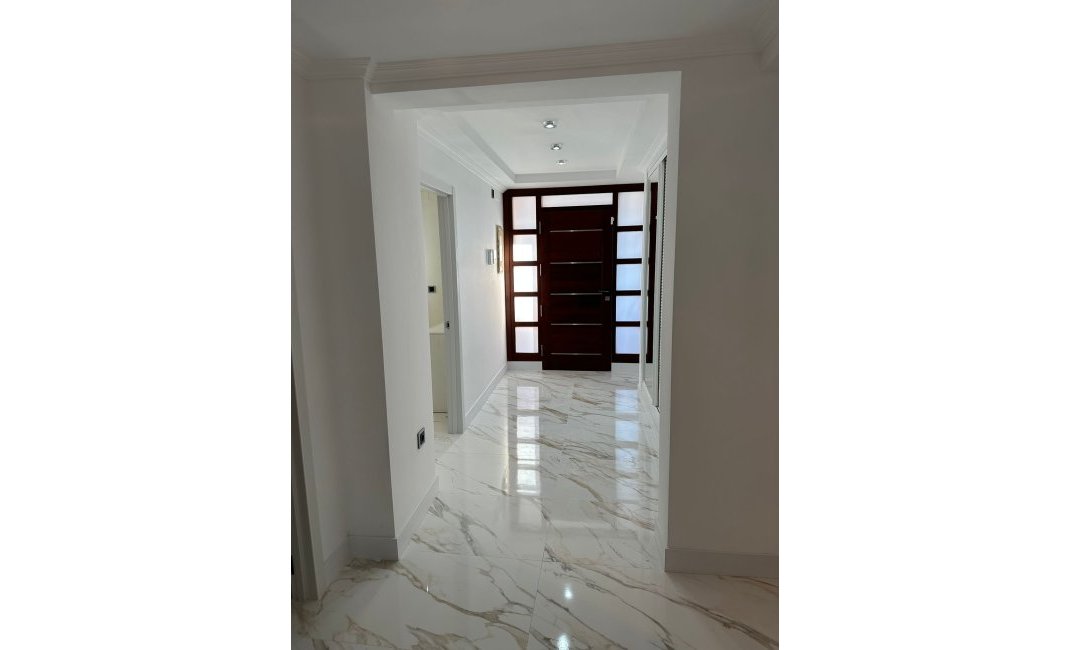 Resale - Villa -
Altea