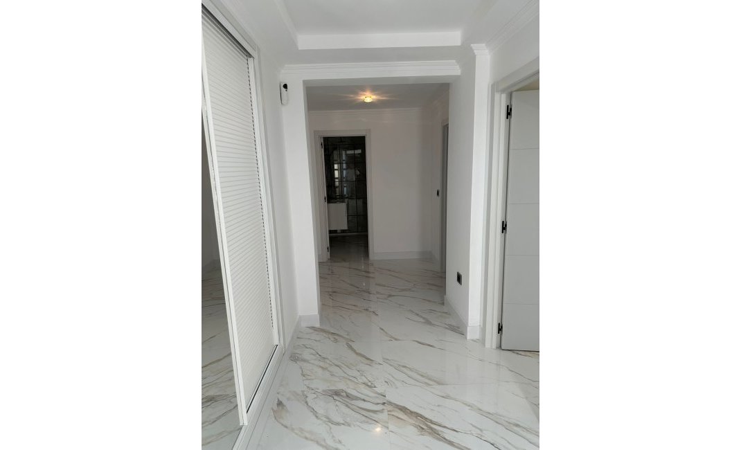 Resale - Villa -
Altea