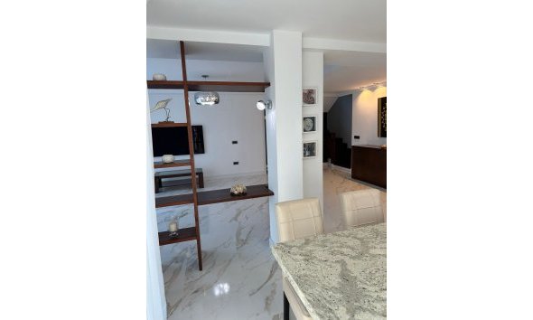 Resale - Villa -
Altea