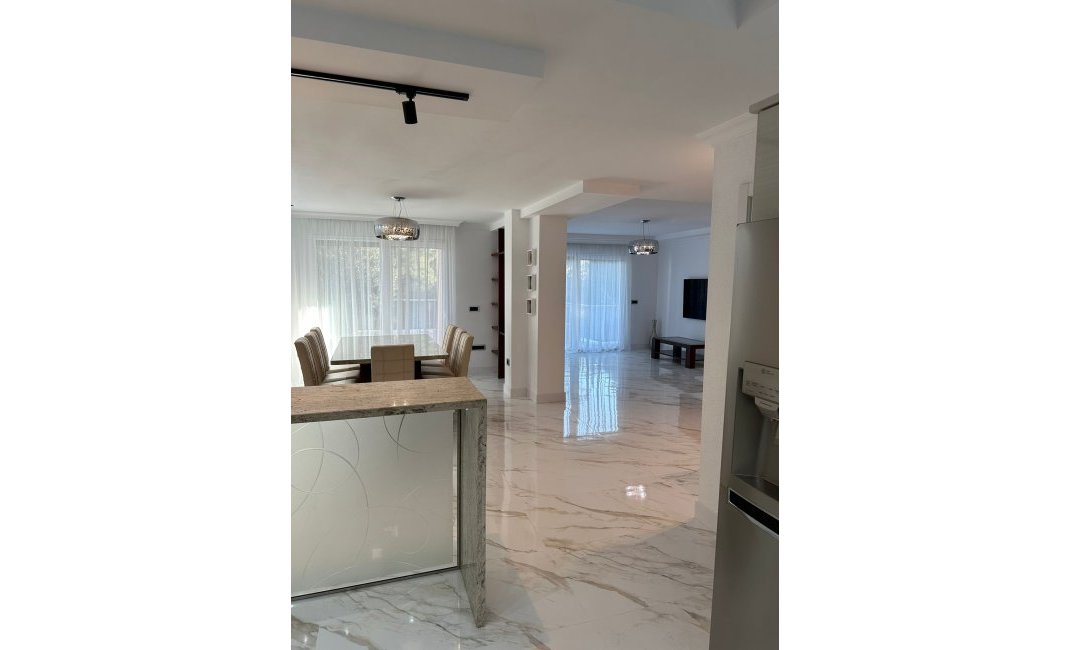 Resale - Villa -
Altea