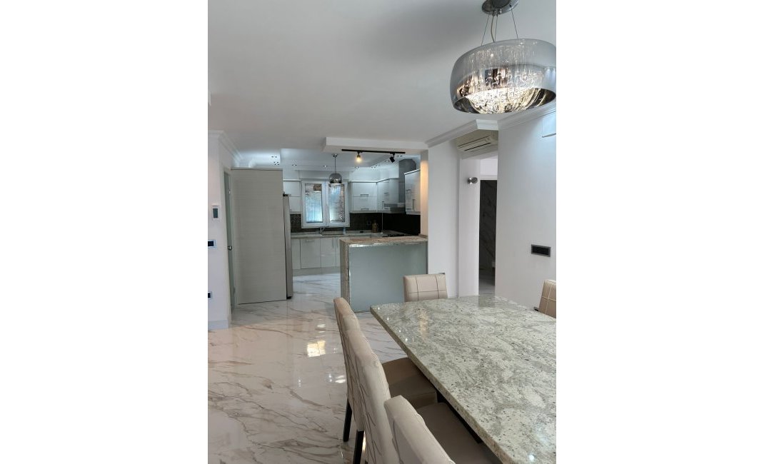 Resale - Villa -
Altea