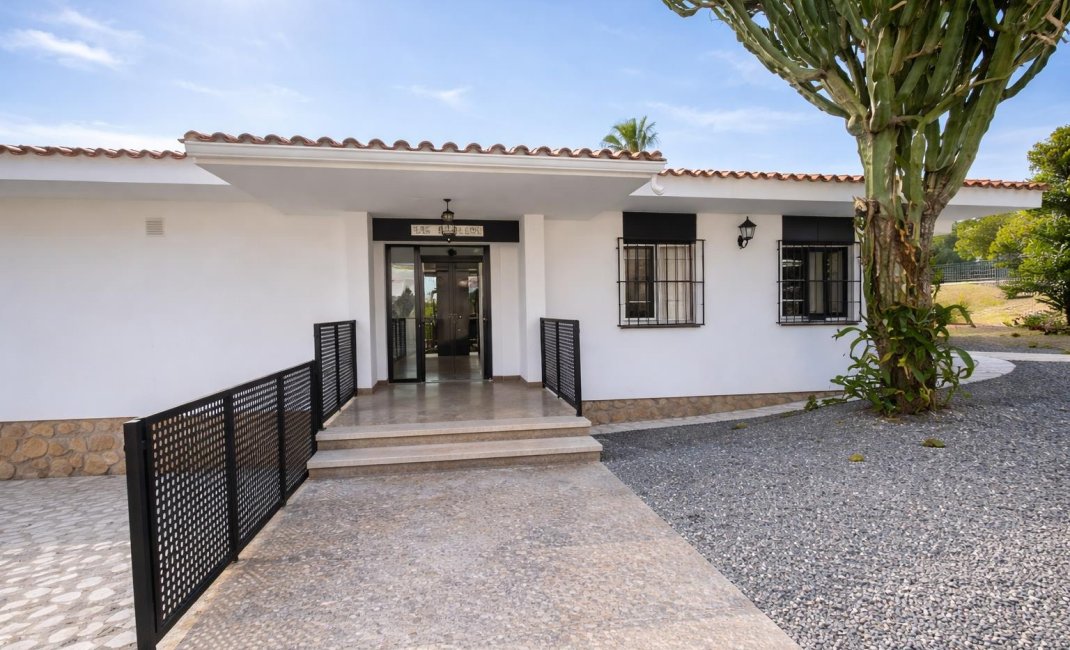 Reventa - Chalet / Villa  -
La Nucía