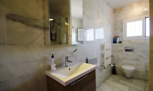 Revente -  Chalet / Villa -
Albir