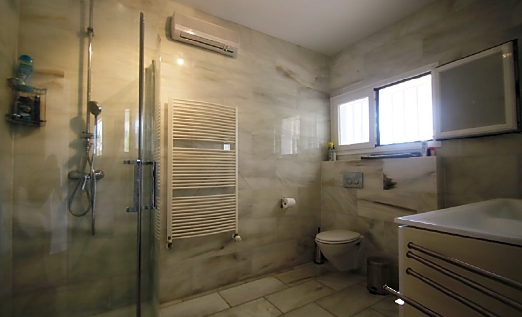 Revente -  Chalet / Villa -
Albir