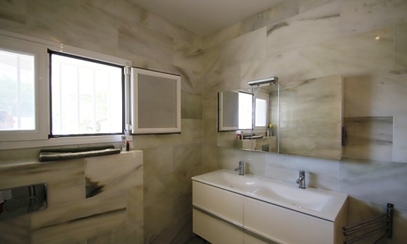 Revente -  Chalet / Villa -
Albir