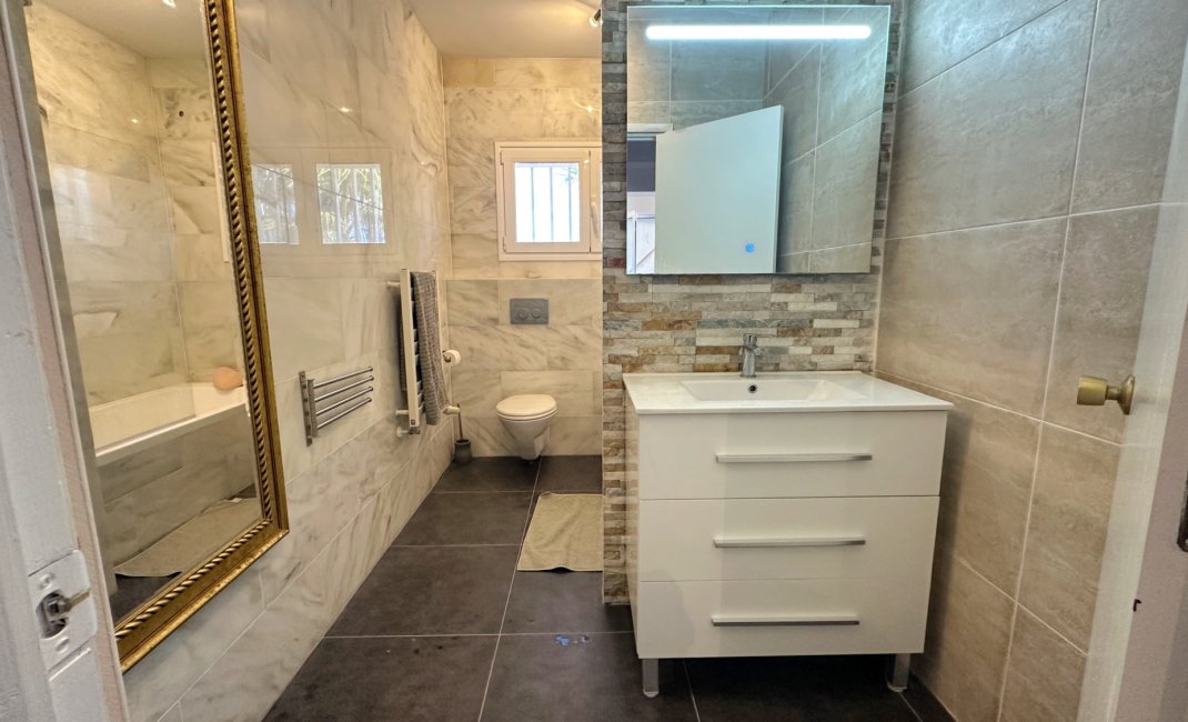 Revente -  Chalet / Villa -
Albir