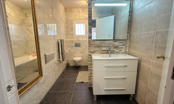 Revente -  Chalet / Villa -
Albir