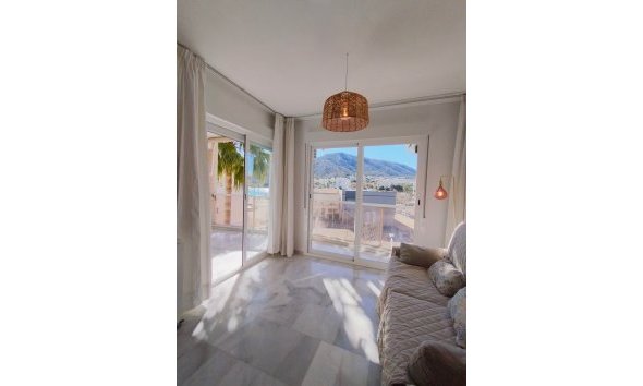  Alquiler larga estancia - Apartamento / piso -
Albir
