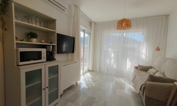  Alquiler larga estancia - Apartamento / piso -
Albir