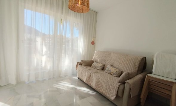  Alquiler larga estancia - Apartamento / piso -
Albir