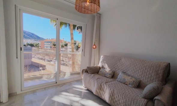  Alquiler larga estancia - Apartamento / piso -
Albir