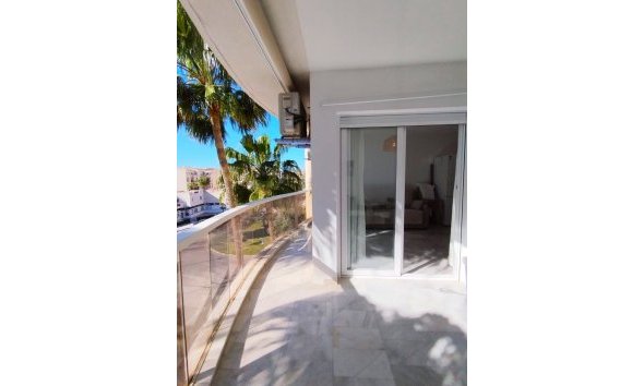  Alquiler larga estancia - Apartamento / piso -
Albir