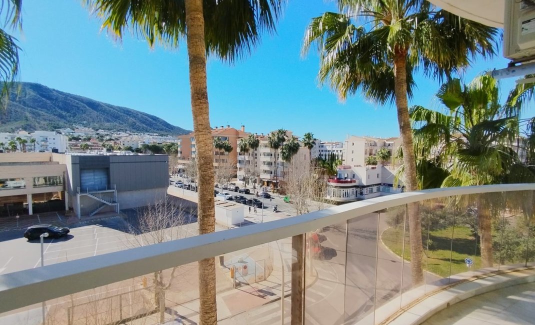  Alquiler larga estancia - Apartamento / piso -
Albir