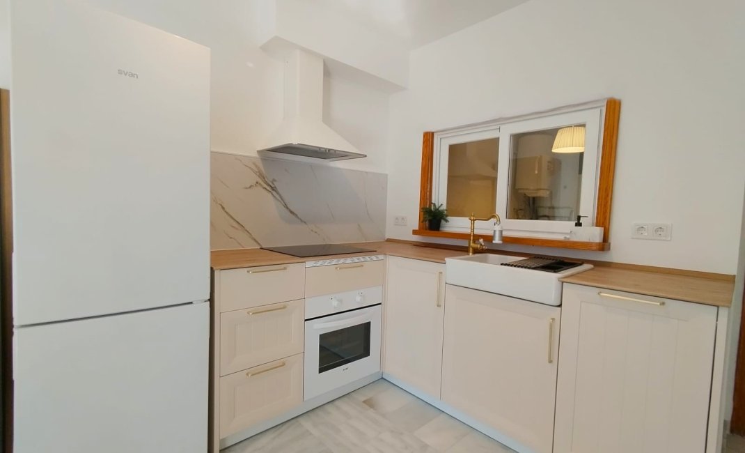  Alquiler larga estancia - Apartamento / piso -
Albir