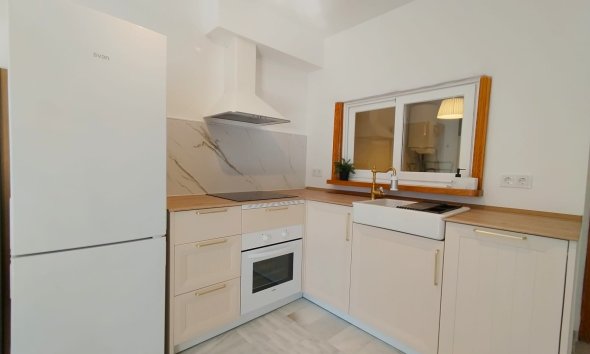  Alquiler larga estancia - Apartamento / piso -
Albir