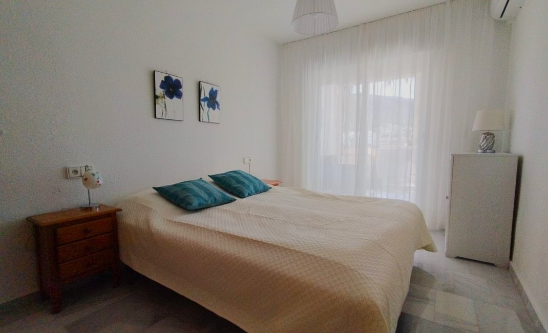  Alquiler larga estancia - Apartamento / piso -
Albir