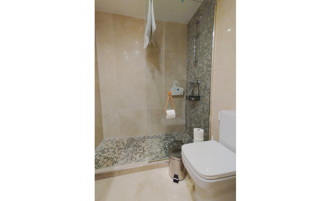  Alquiler larga estancia - Apartamento / piso -
Albir