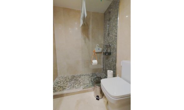  Alquiler larga estancia - Apartamento / piso -
Albir