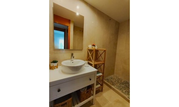  Alquiler larga estancia - Apartamento / piso -
Albir