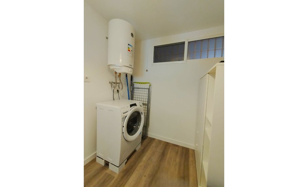  Alquiler larga estancia - Apartamento / piso -
Albir